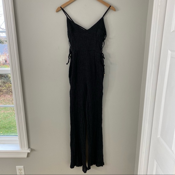 Line & Dot Strappy Linen Jumpsuit - Picture 5 of 15